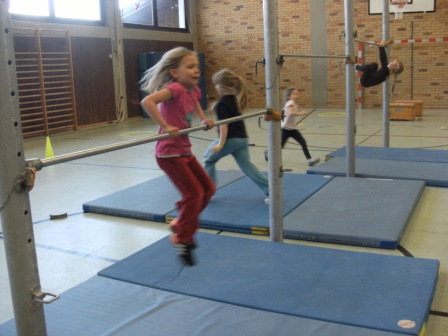 Schulkinder-Turnen in Münsing